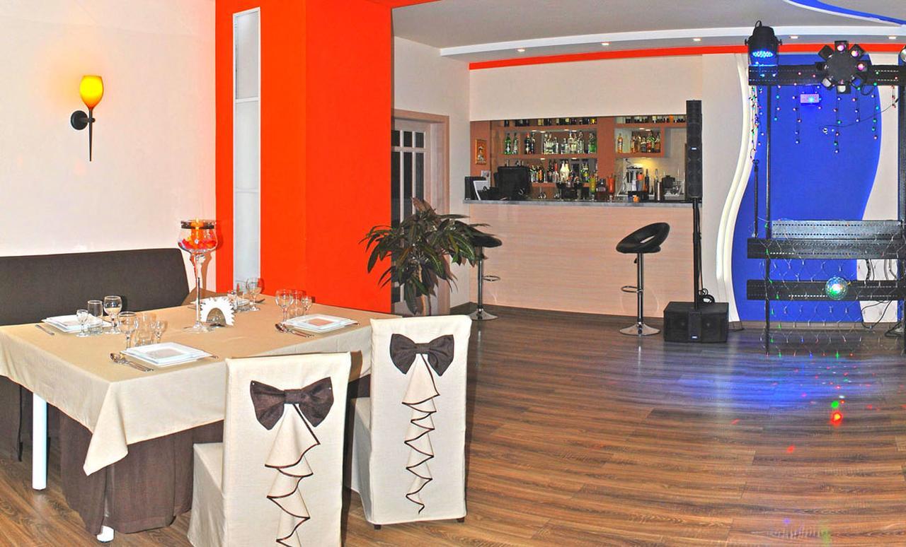 Hôtel Komplex Apelsin à Youjne Extérieur photo